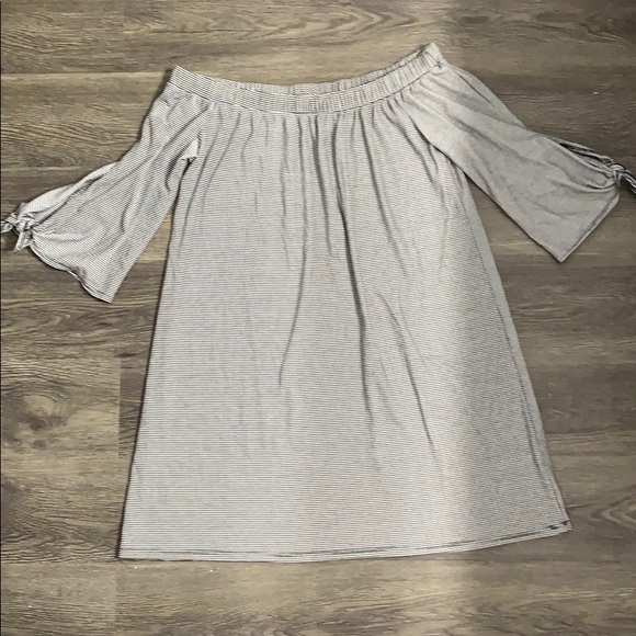 Off the shoulder dress - Picture 1 of 3